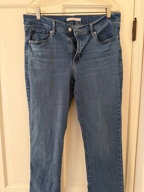 Straight-Leg Women’s Jeans in Medium Blue